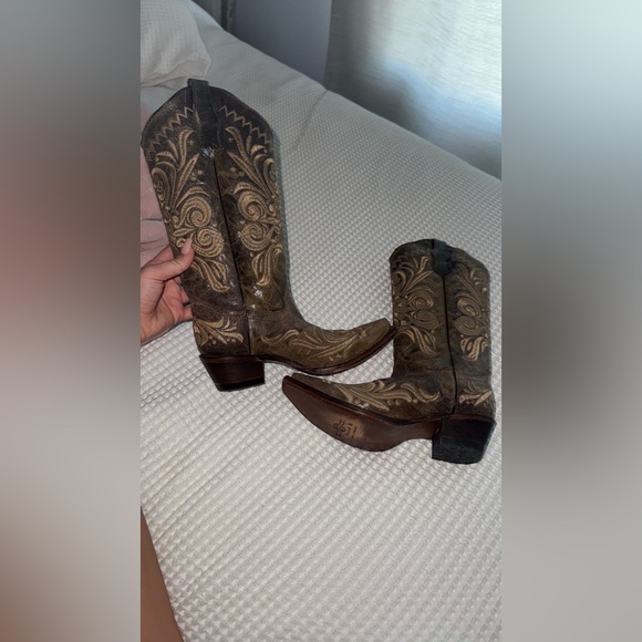 Circle G Shoes - Brown Embroidered Cowboy Boots!! Real leather!!!